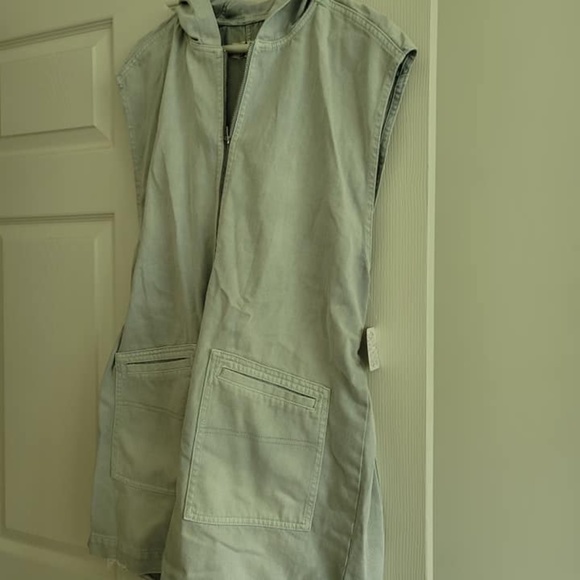 NEVER WORN...Fun Romper to look cute in. - Picture 2 of 4